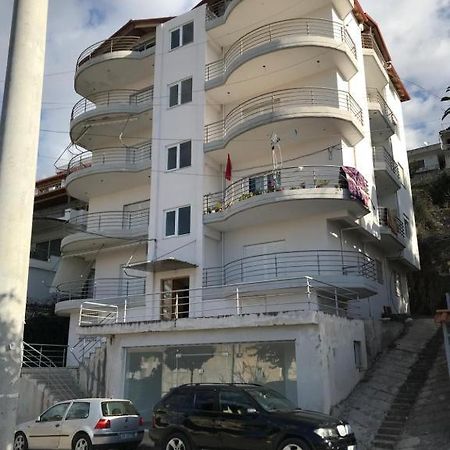 L.T. Noar'S Apartment Sarandë Esterno foto